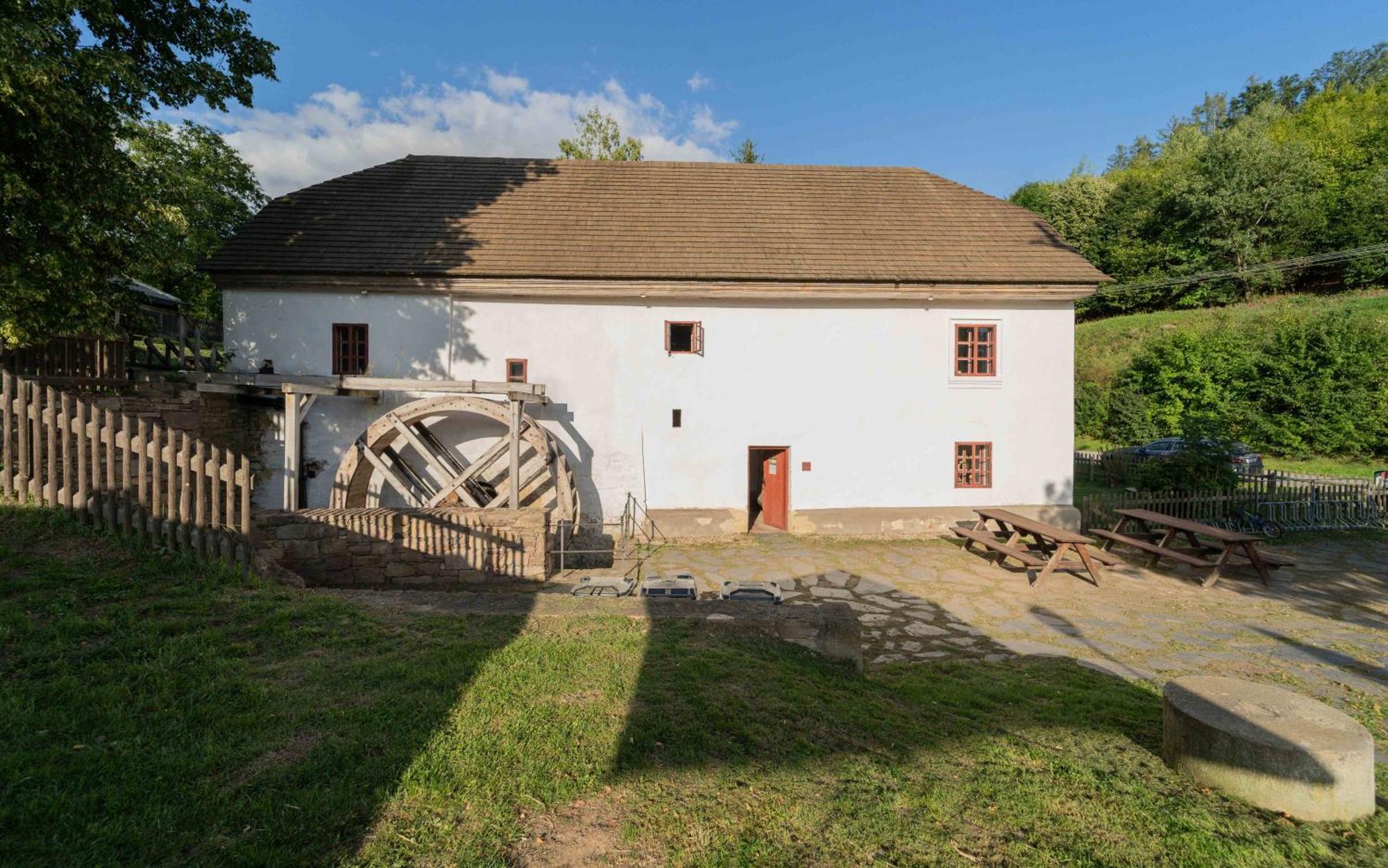 Hotel Porcuv Mlyn Bykovice Exterior foto
